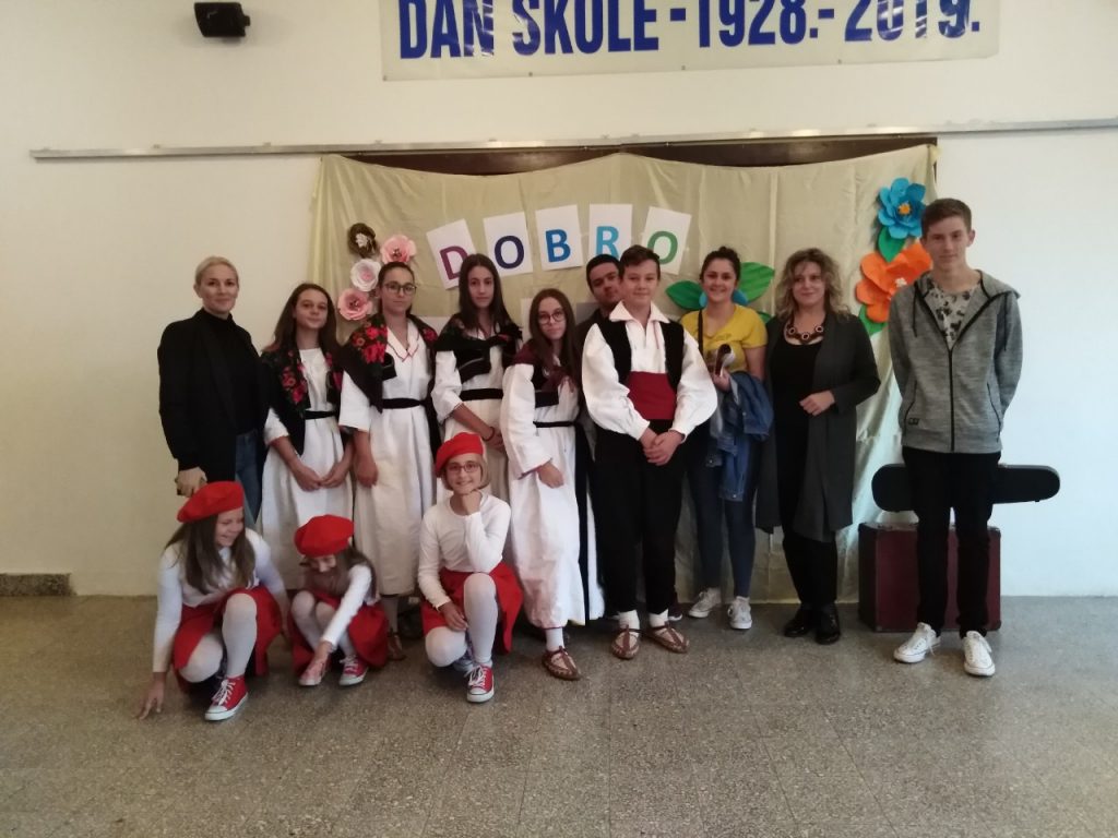 Članovi Hrvatskog kulturnog društva “Napredak” Vitez u posjetu trima osnovnim školama na području općine Vitez