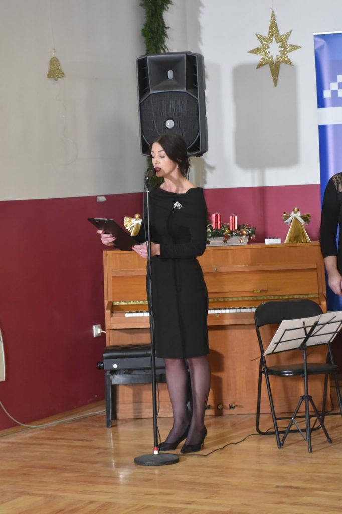 napredak_voditeljica-682x1024.jpg