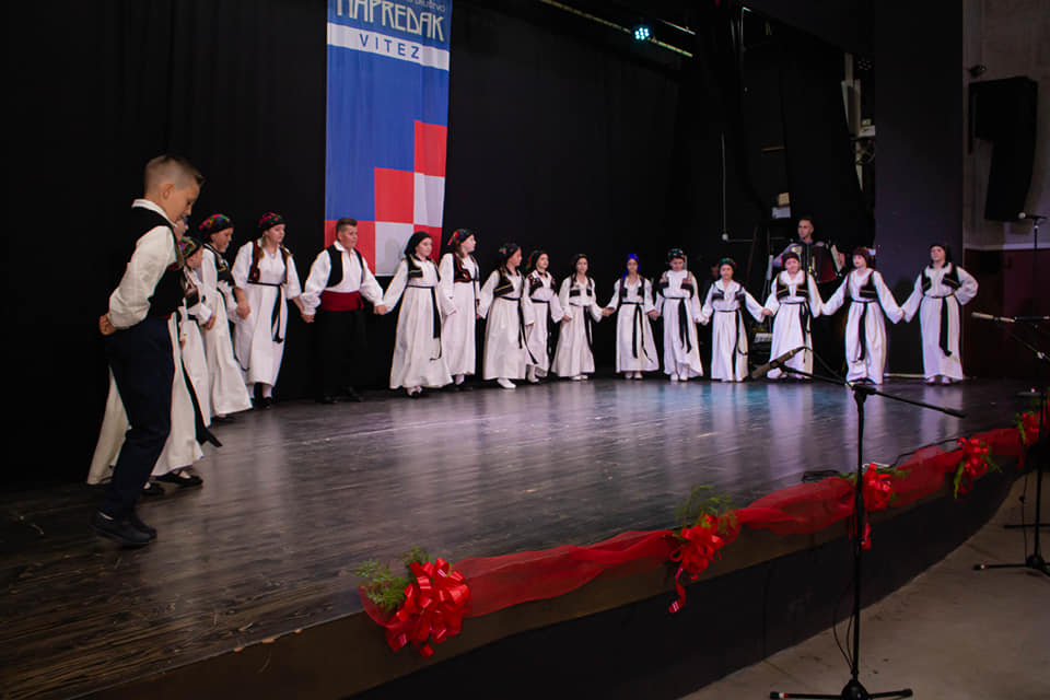 mala-skupina.jpg