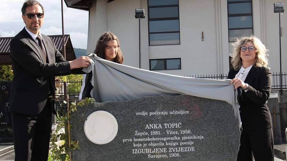 spomenik_ankatopić-1.jpg