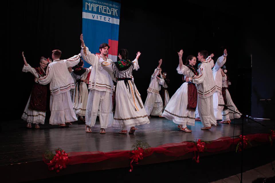 velika-skupina.jpg