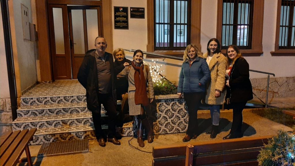 Ususret blagdanima: Vrijedni članovi ukrasili dvorište i svoje prostorije