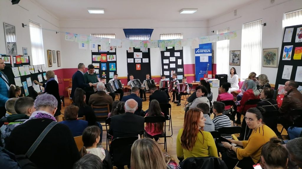 Promocija stopjesmice, izložba likovnih radova i knjiga te kulturni program za Međunarodni dan dječje knjige u Vitezu