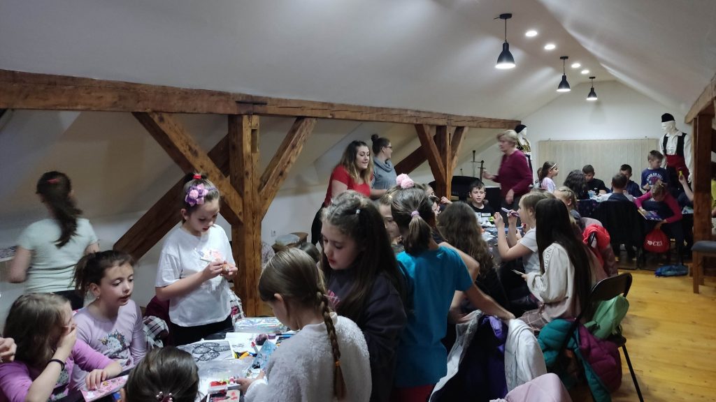 FOTO: U viteškom Napretku održana radionica ukrašavanja uskrsnih pisanica