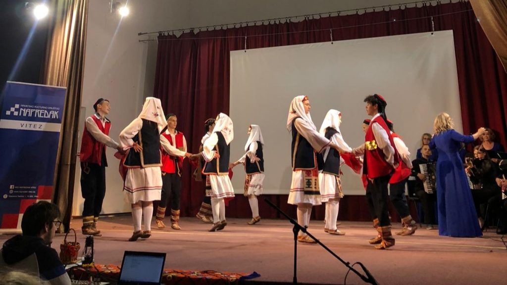 Viteški Napredak uz društva Napredak, Preporod i KUD Fra Ivo Šimić iz Odžaka na koncertu ,,Čuvari tradicije”