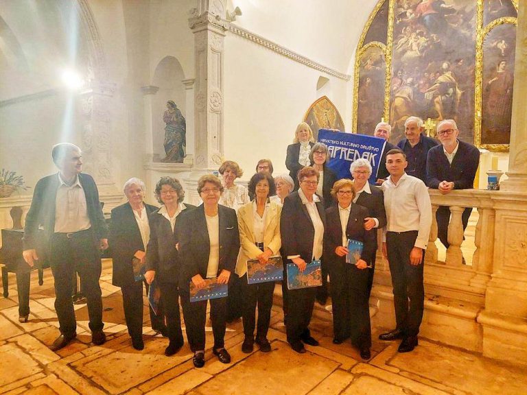 Mladi virtuoz na harmonici Marko Plavčić oduševio makarsku publiku