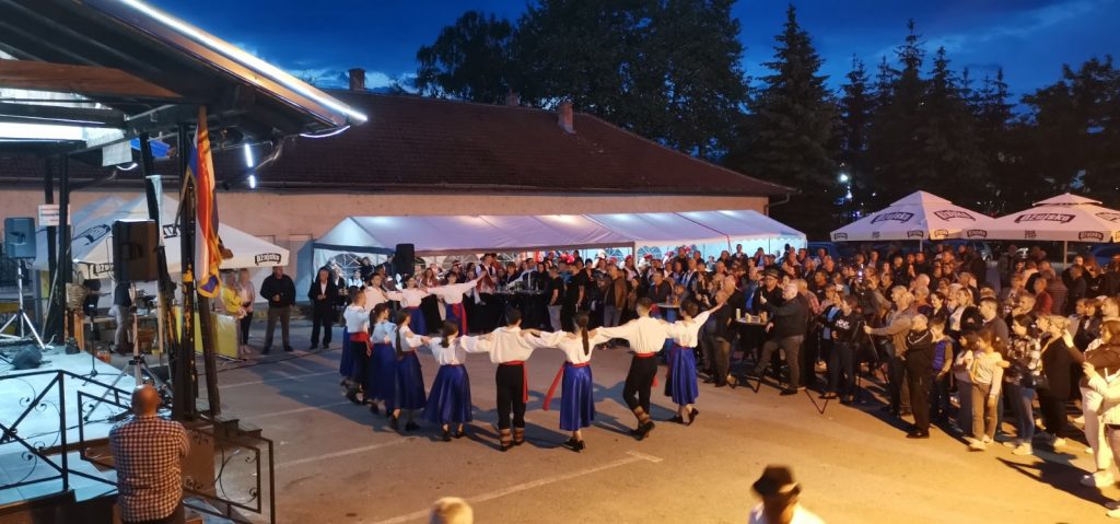 Viteški Napredak sudjelovao na Prezentaciji izvornih narodnih pjesama i narodnog kola (FOTO)