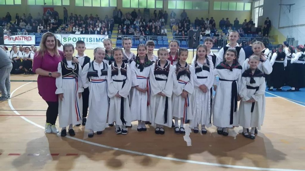Napretkova folklorna sekcija na smotri folklora u Kreševu