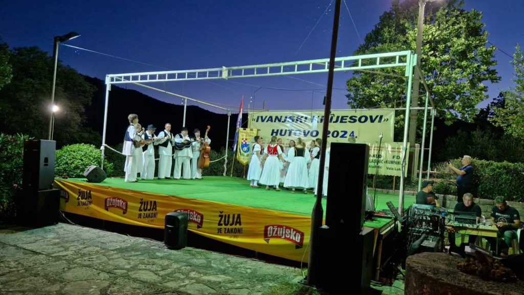 FOTO Vitežani u Hutovu na tradicionalnoj manifestaciji ”Ivanjski krijesovi”