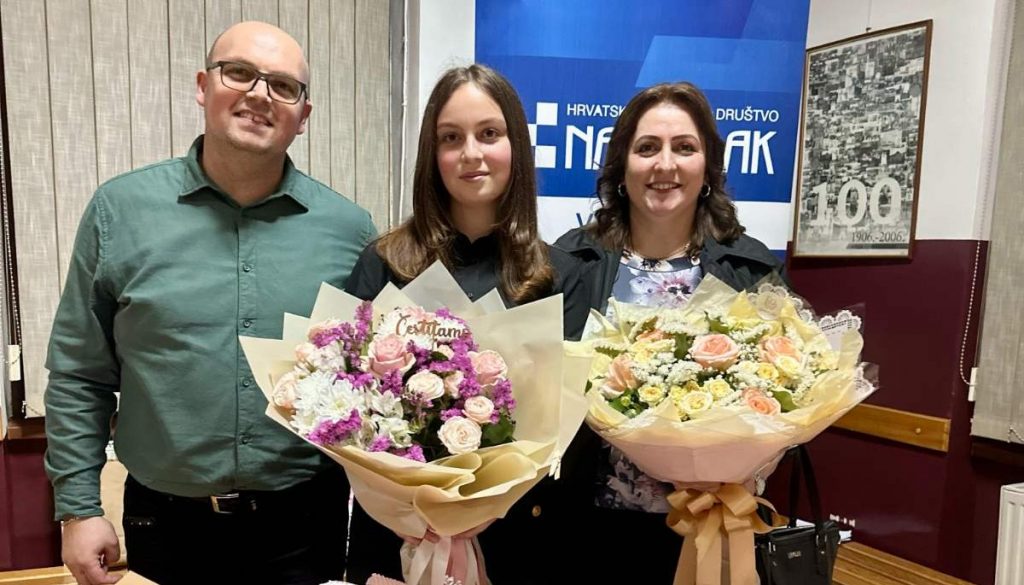 Uspješna promocija knjige četrnaestogodišnje autorice u Vitezu