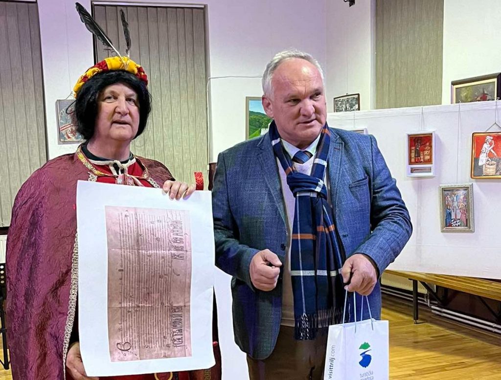 USPJELA PRVA AKCIJA DARIVANJA KNJIGA ZA KNJIŽNICU POEZIJE