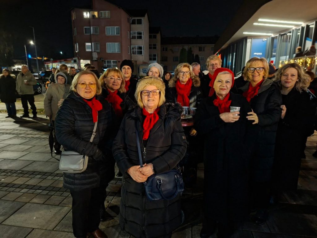 Upaljena prva adventska svijeća u Vitezu