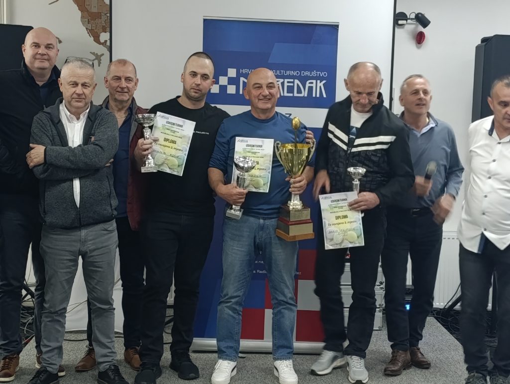 U SVADBENOM SALONU MODUS U VITEZU I OVE GODINE JE ODRŽANO TRADICIONALNO 26. NATJECANJE U TUCANJA JAJA